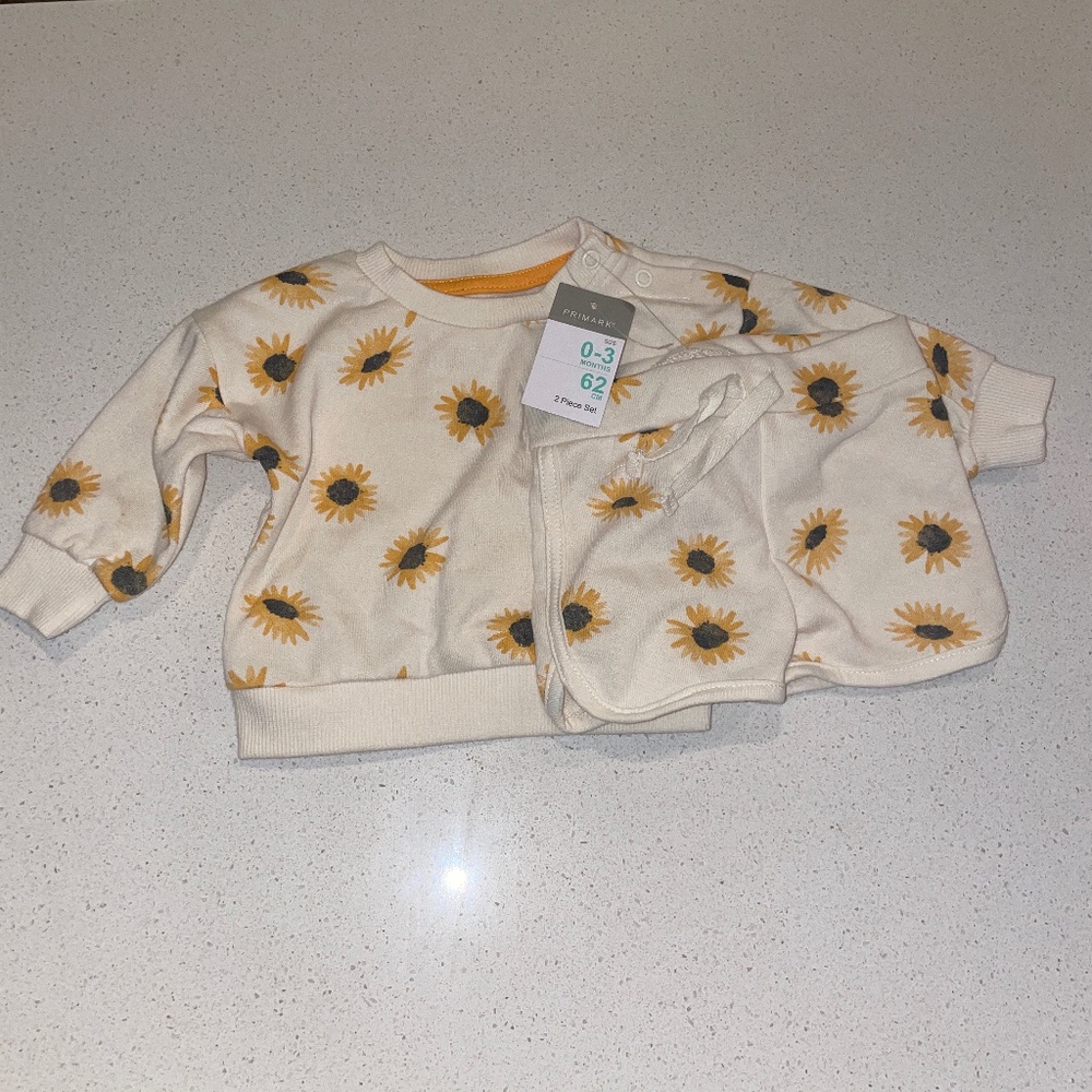 Primark newborn outfit